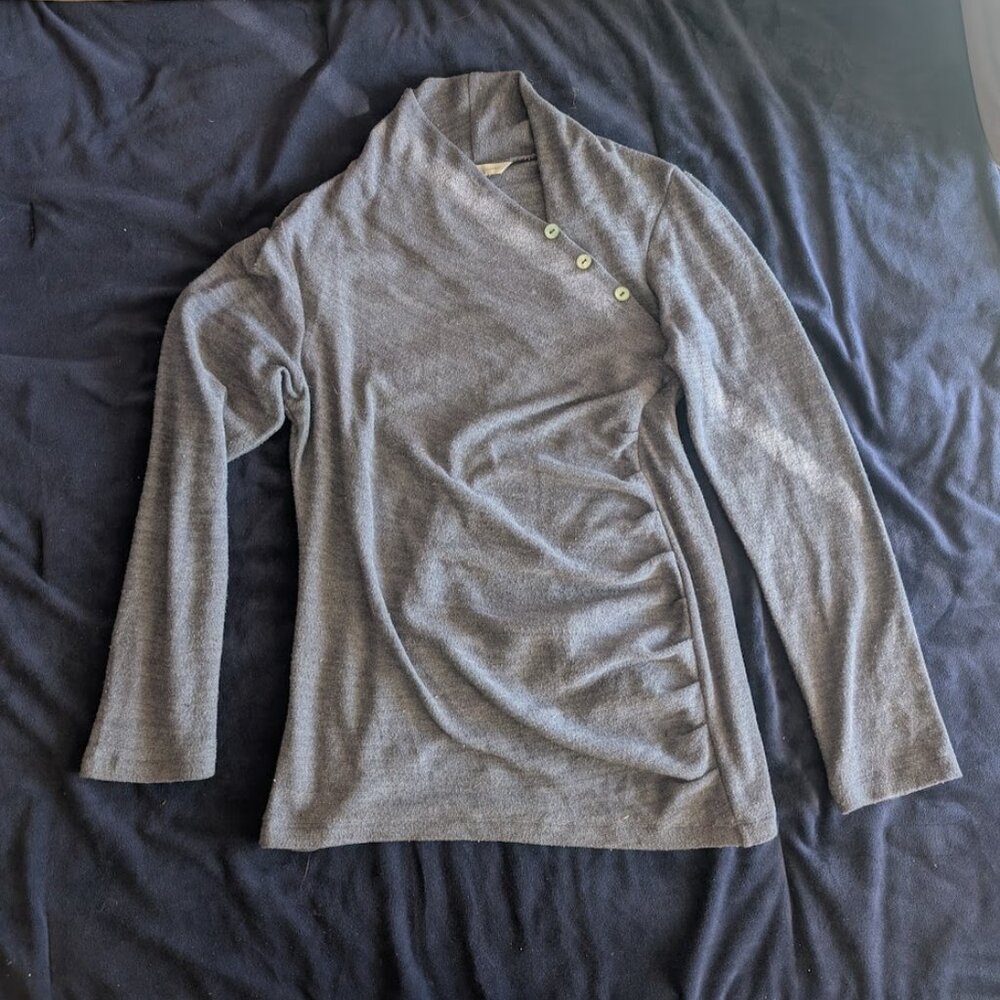 Japanese Weekend. Soft grey tunic top with unique structural elements. - Picture 3 of 5